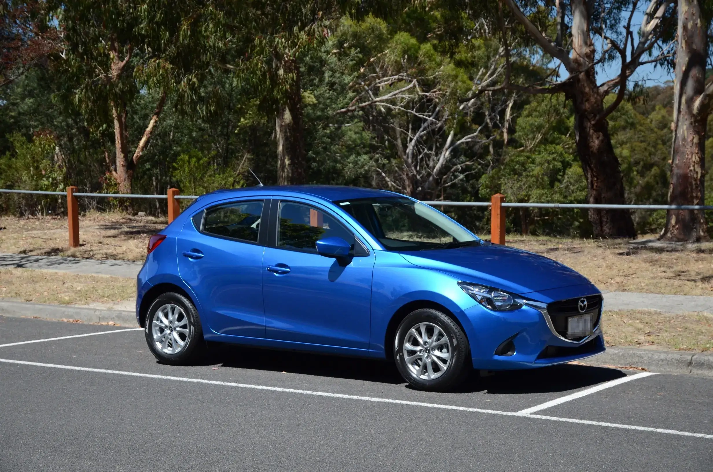 auto mazda 2 2015