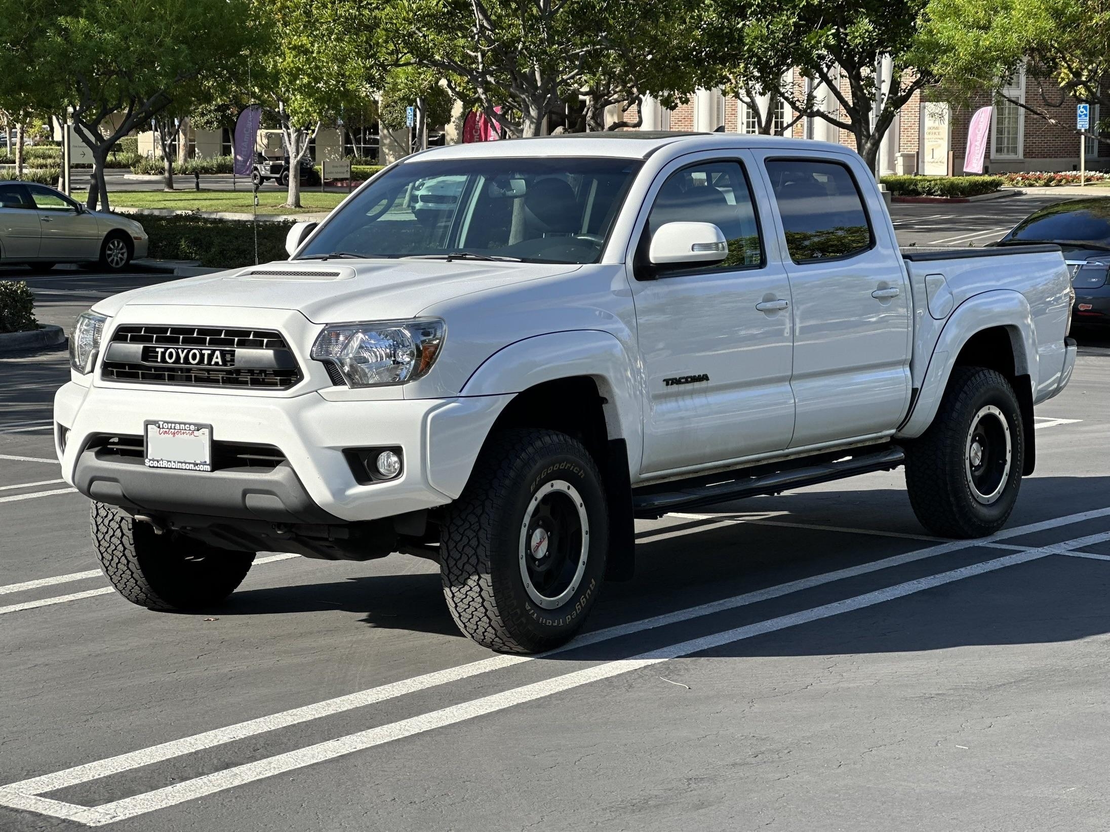 2015 Tacoma TRD PRO 80k Mil very Rare R ToyotaTacoma