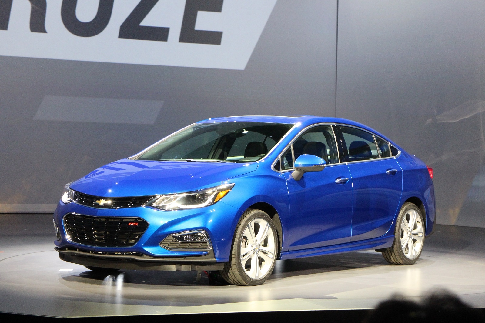 2016 Chevrolet Cruze Sedan Unveiled 40 MPG Highway Rating Promised