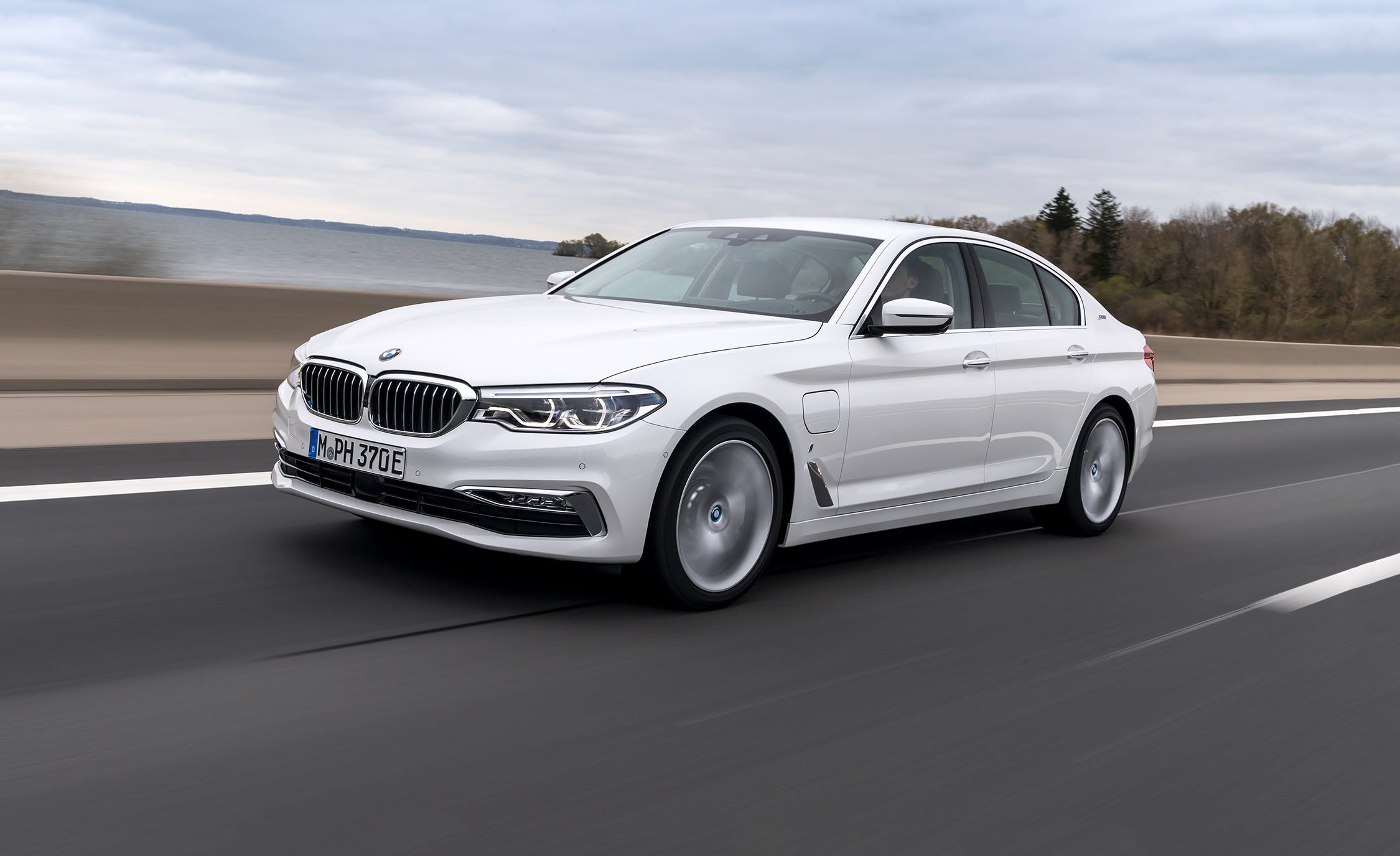 2018 BMW 530e Plug In Hybrid Driven Better Bargain With A Battery
