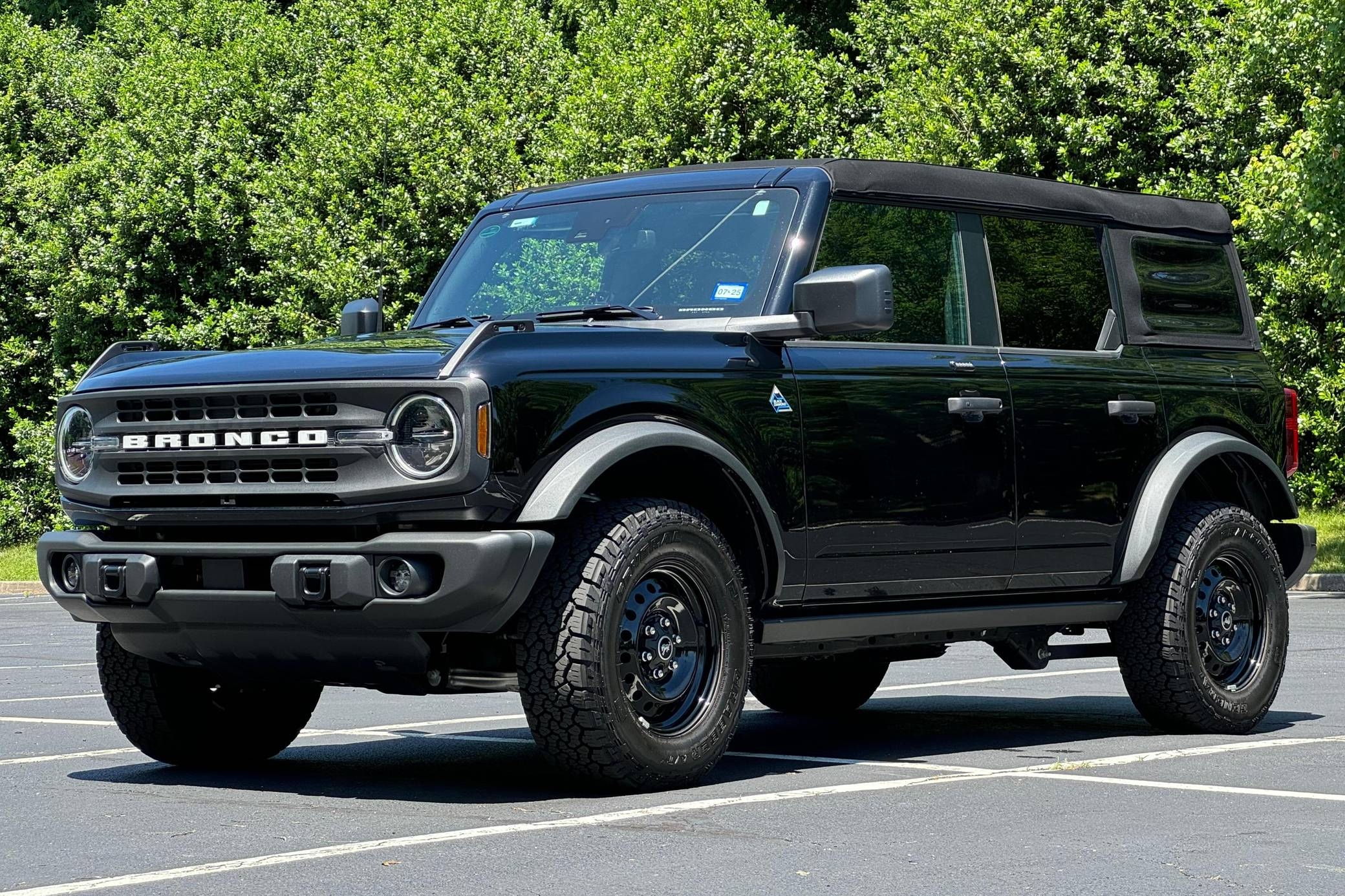 2023 ford bronco black diamond