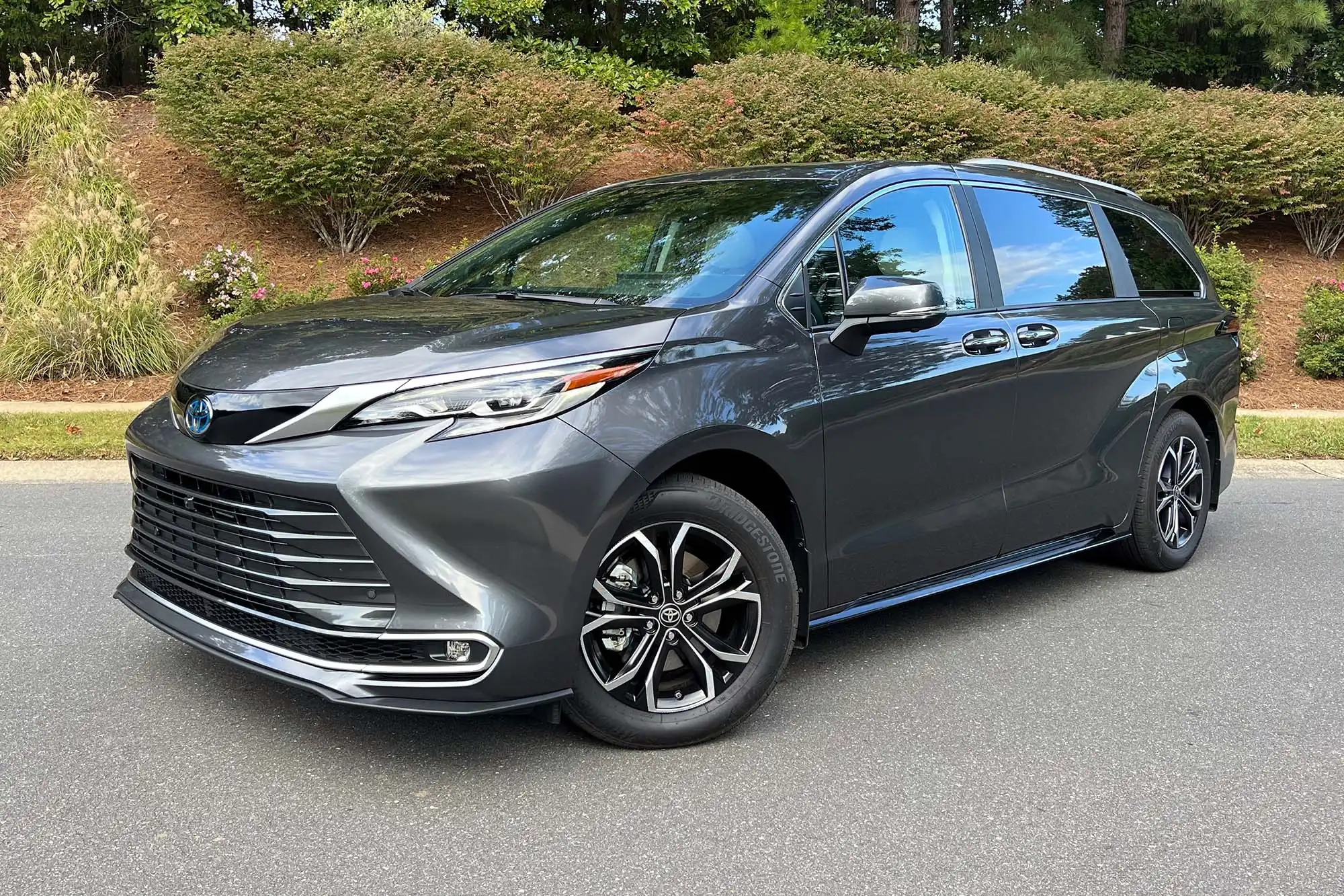 2025 toyota sienna le