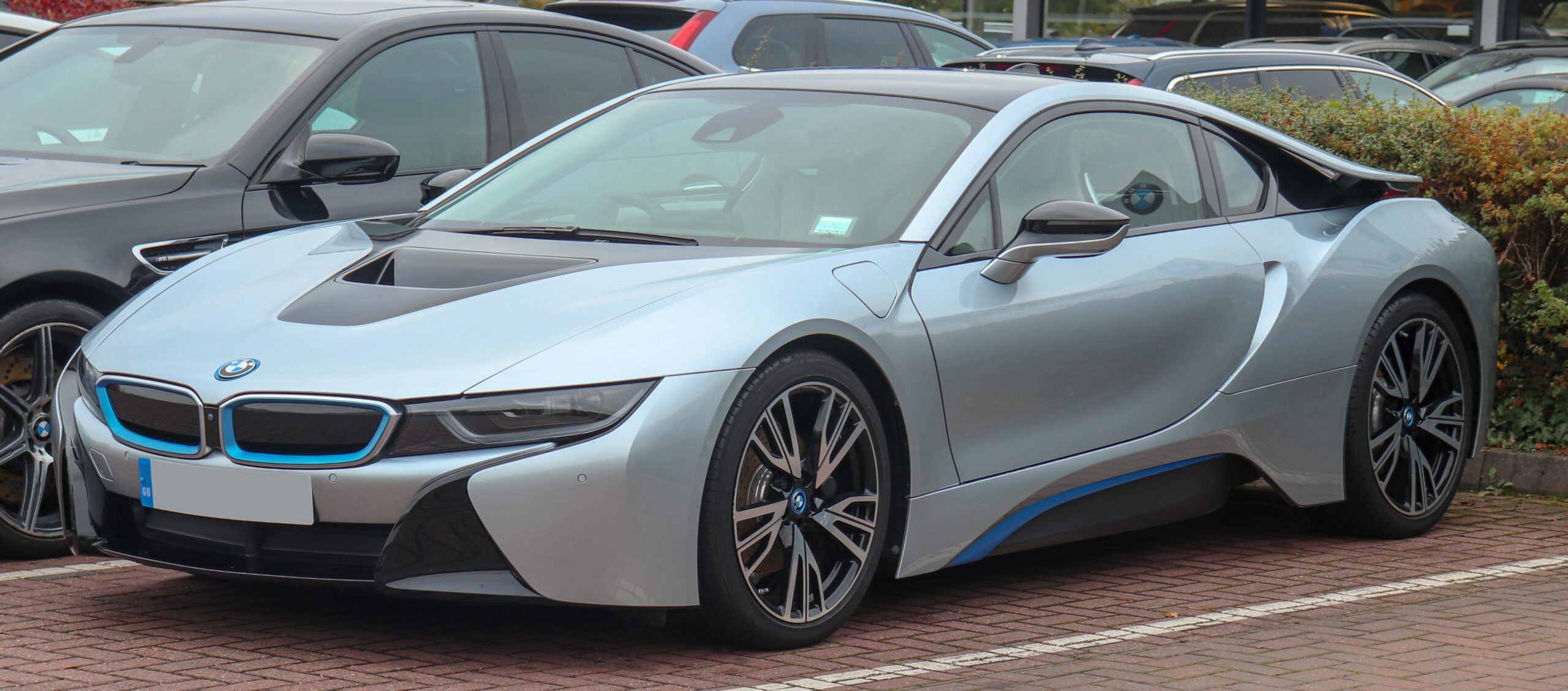 is the bmw i8 electric