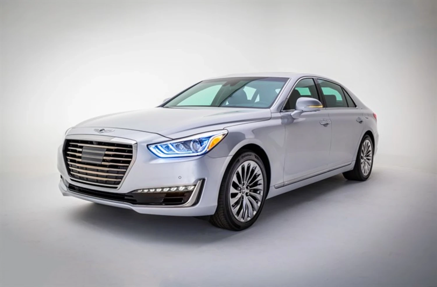 is hyundai a luxury brand