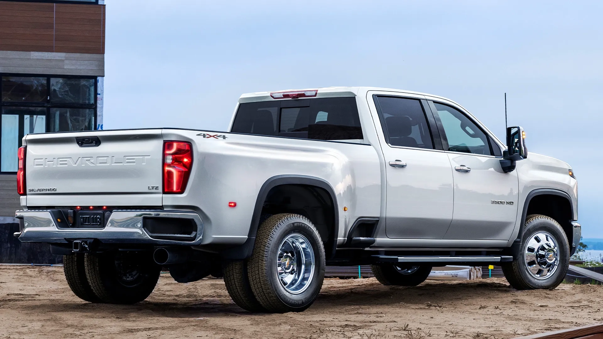 chevy gmc tailgate recall