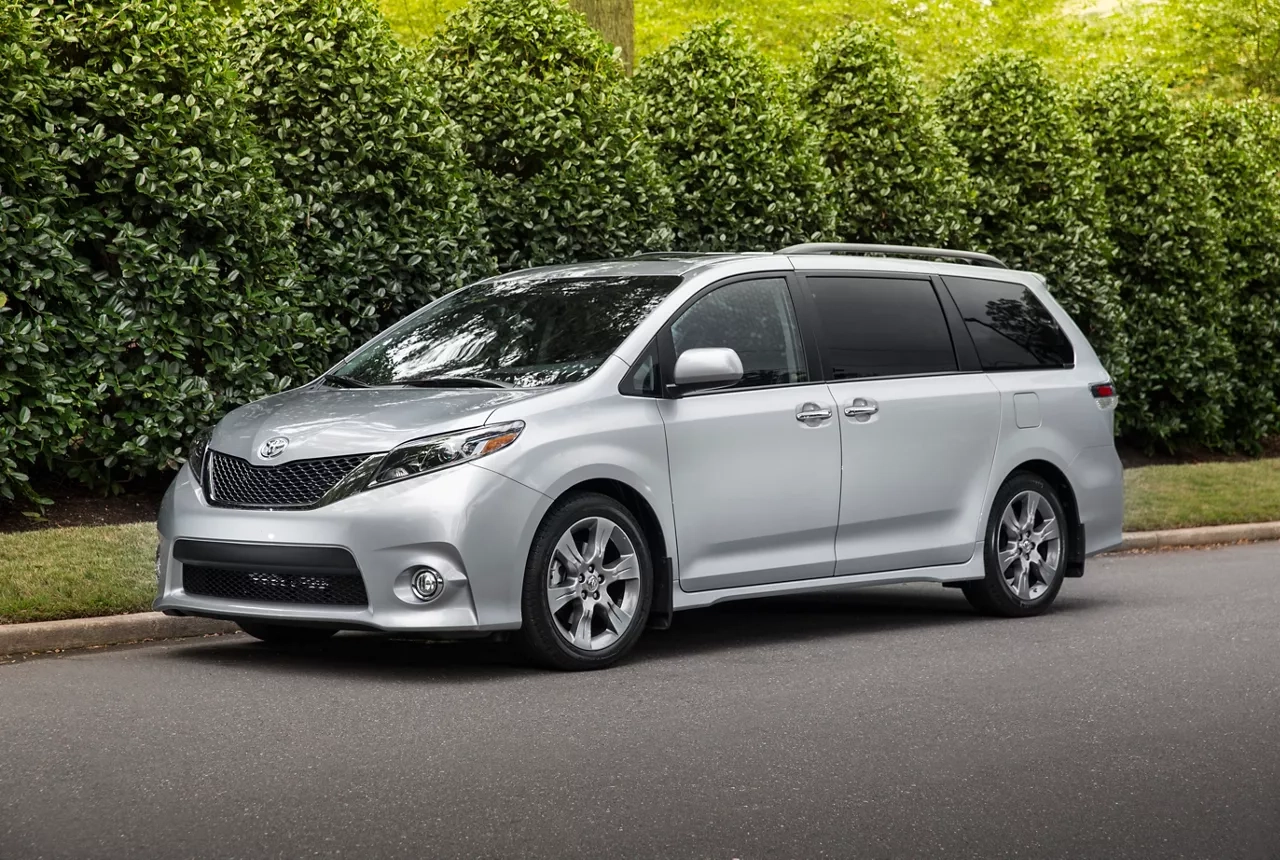 The 2016 Toyota Sienna Does Everything A Family Needs It To Do Comfort Convenience And Space Make It The Perfect Minivan